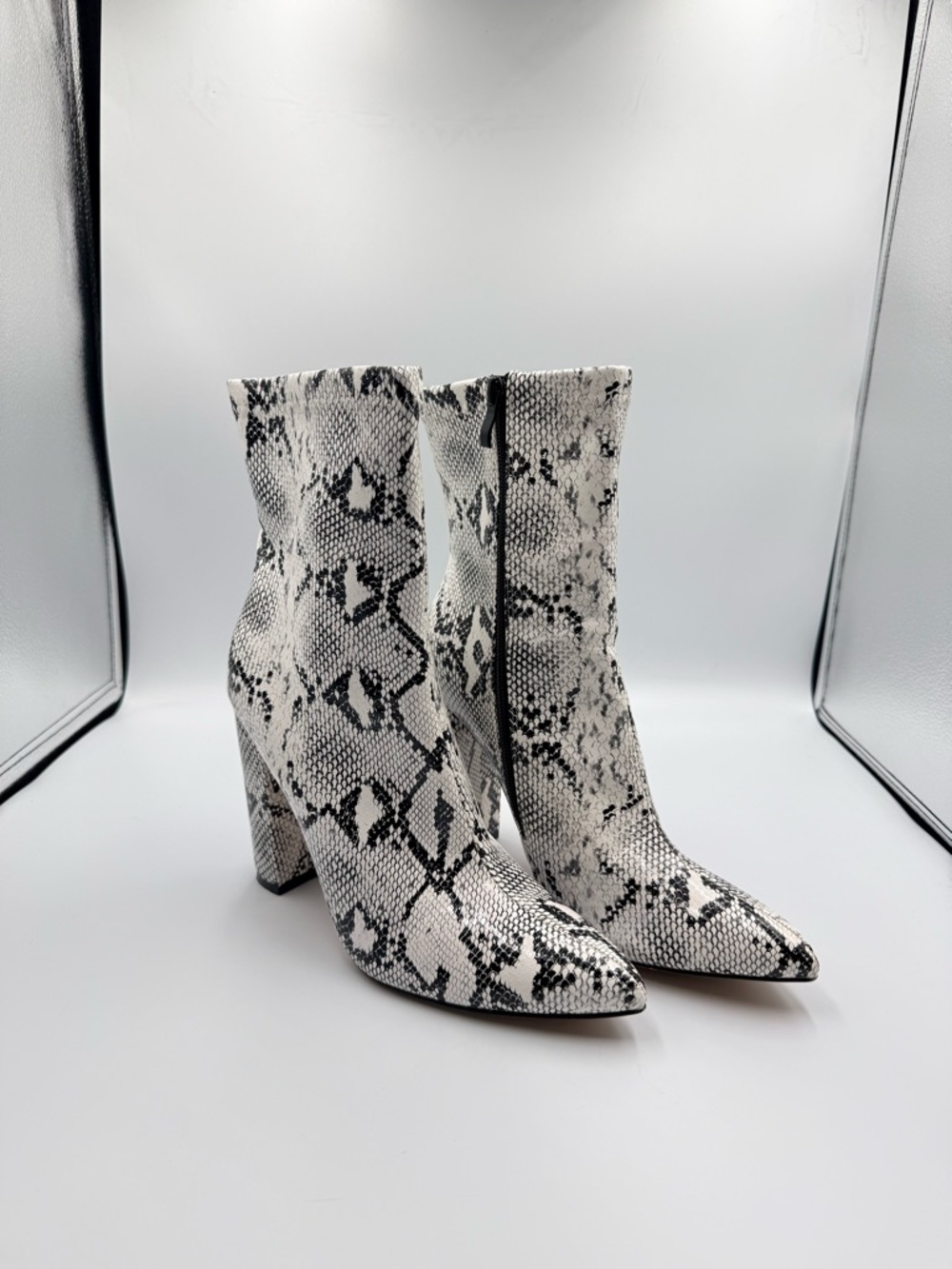CHIC Snakeskin Print Ankle Boots Pointed Toe Block Heel Booties Black White Sz 8